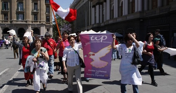Chilenas marchan por sus derechos laborales